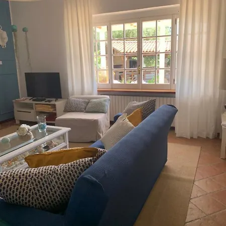 Mare Tra Cielo E Mare ガエータ