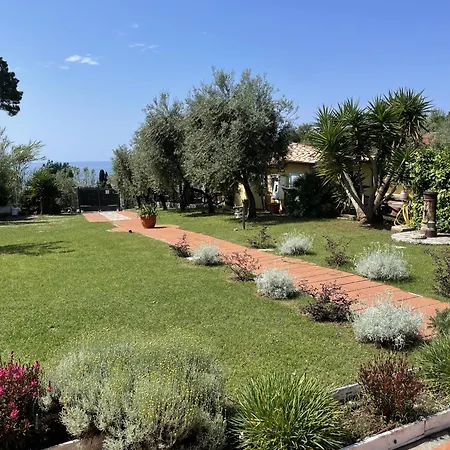 Mare Tra Cielo E Mare * ガエータ